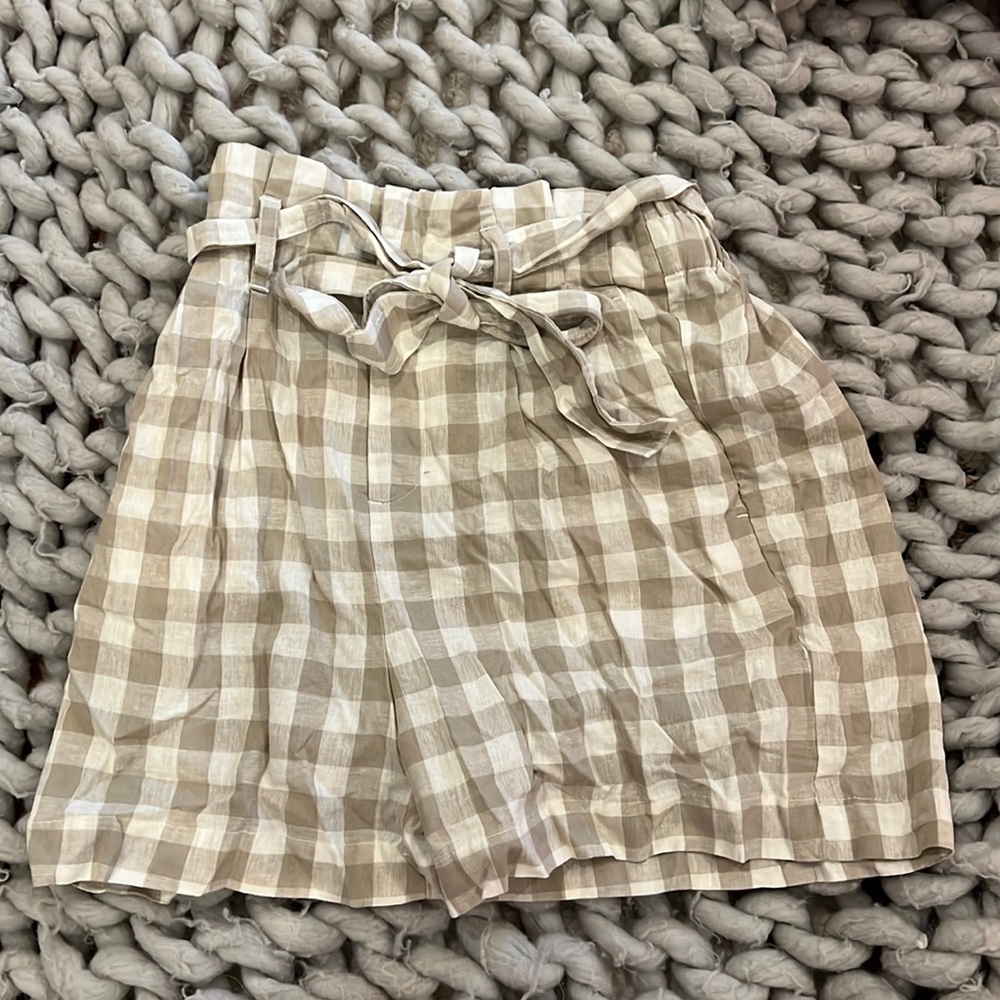 Super Cute Beige A New Day Shorts w/ tie in front